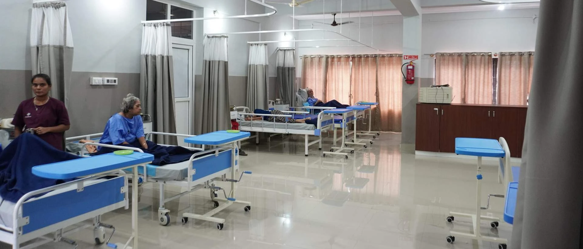 A nurse with patients in the ward at Punarvas Elite